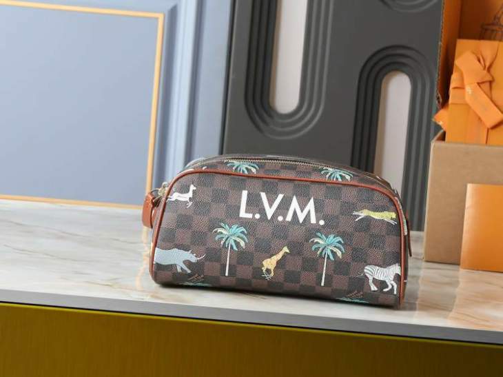 Picture of Louis Vuitton Wallets _SKUfw221566269fw